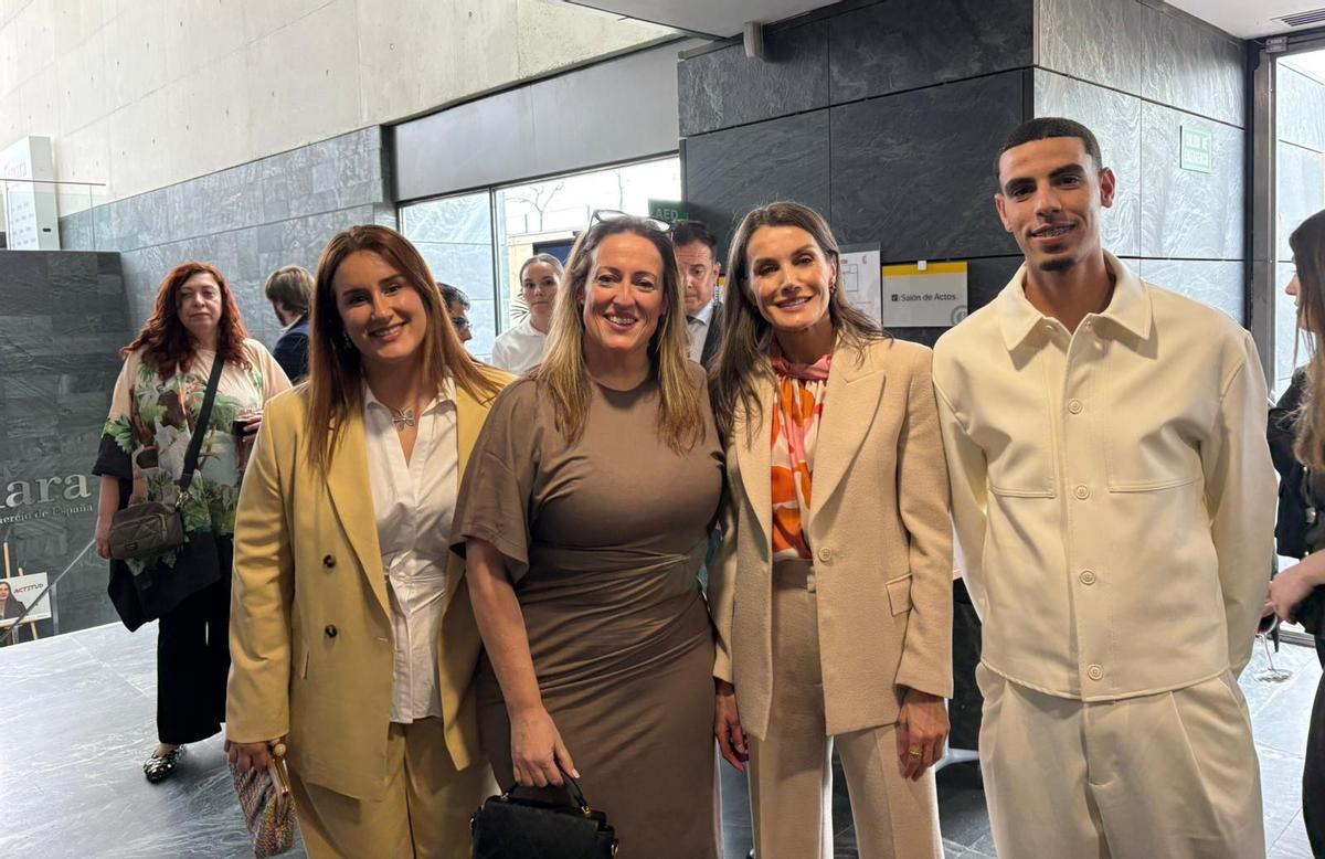 Melody Armas, Patricia Brandon, la reina Letizia e Idir Tiguit, el pasado miércoles, en la Cámara de Comercio de España en Madrid