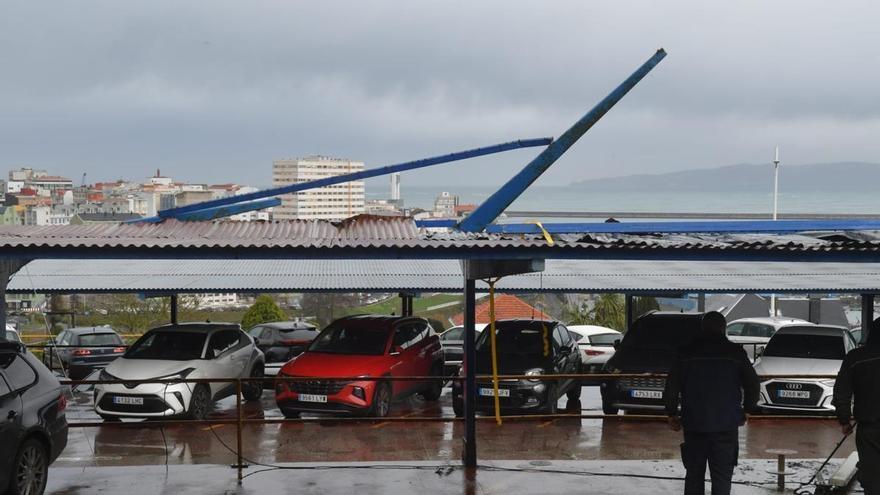 La borrasca Ingrid causa destrozos en la estructura del parking del Chuac
