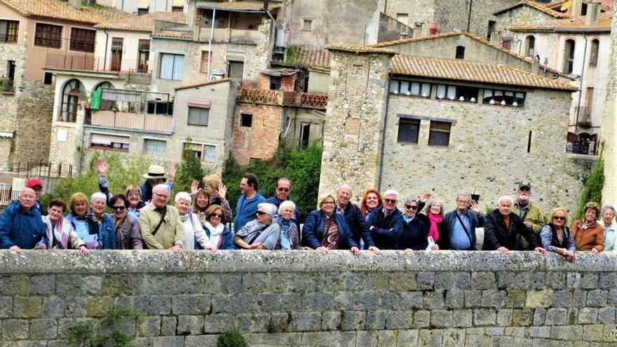 La Coordinadora de Jubilats i Pensionistes de Manresa visita el poble de Besalú