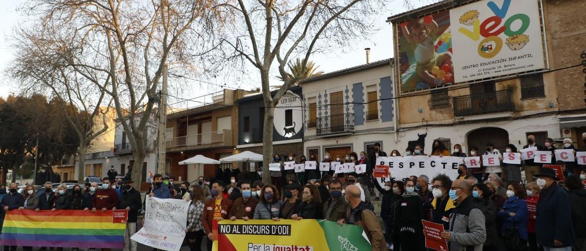 Protesta contra una agresión homófoba a un profesor de Bétera