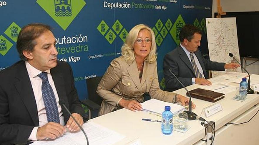 José Manuel Figueroa, Corina Porro y Agustín Hernández, durante la comparecencia de prensa.