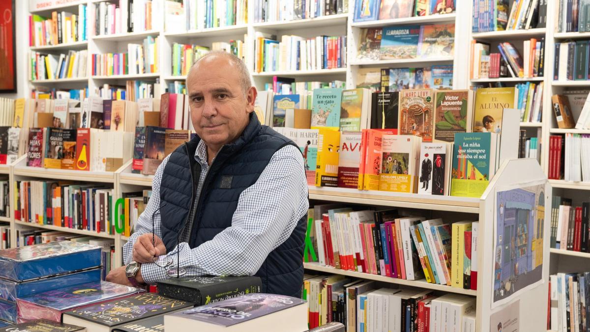 César Muñío, este lunes en la Librería París.