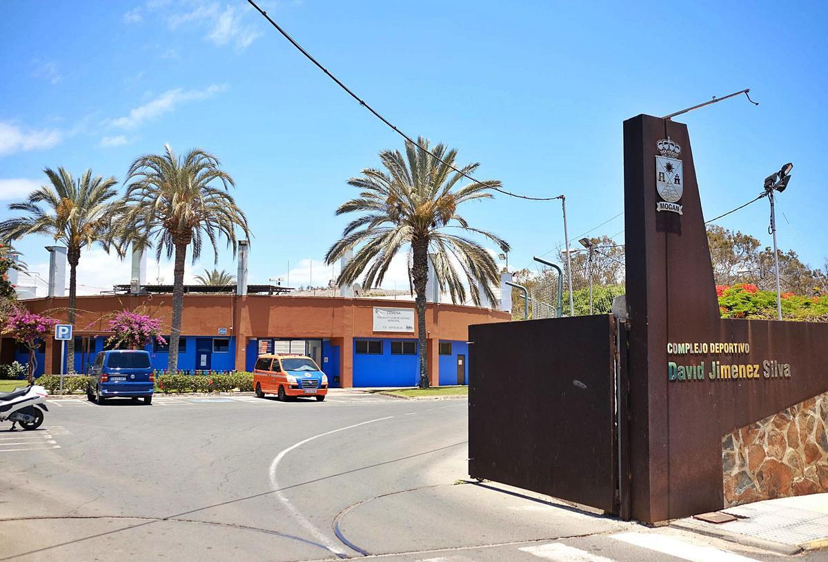 Una de las piezas de suelo por las que Mogán debe indemnizar a la familia Del Castillo y del Castillo es la que ocuoa el polideportivo David Jiménez Silva. | | JOSÉ CARLOS GUERRA