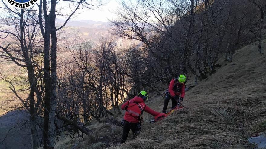 Muere un montañero tras caer al vacío en el País Vasco