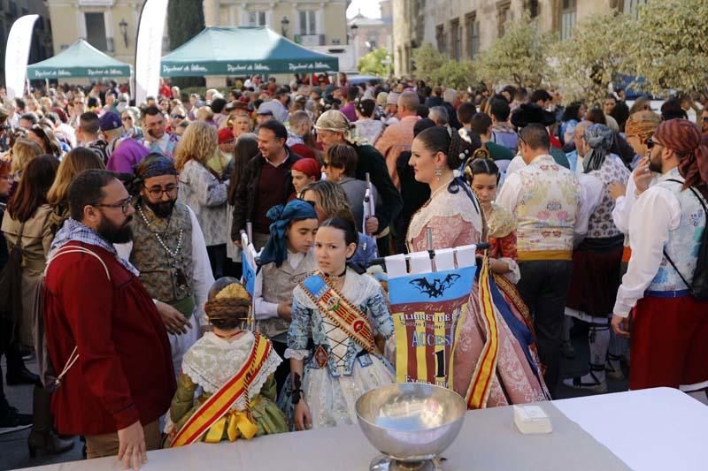 La Diputació de València recibe a las comisiones falleras