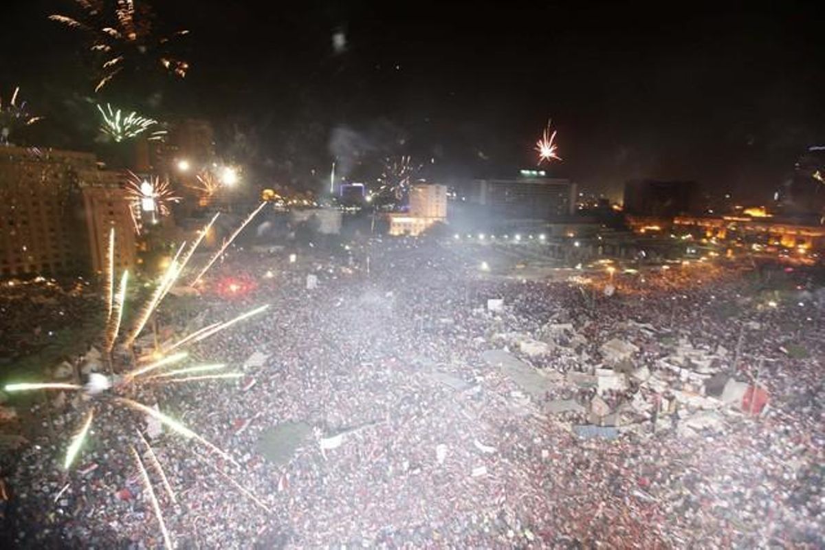 Focs artificials a la plaça de Tahrir.