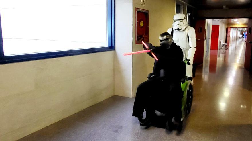 Princesas de Disney y personajes de Star Wars visitan el Hospital de Inca