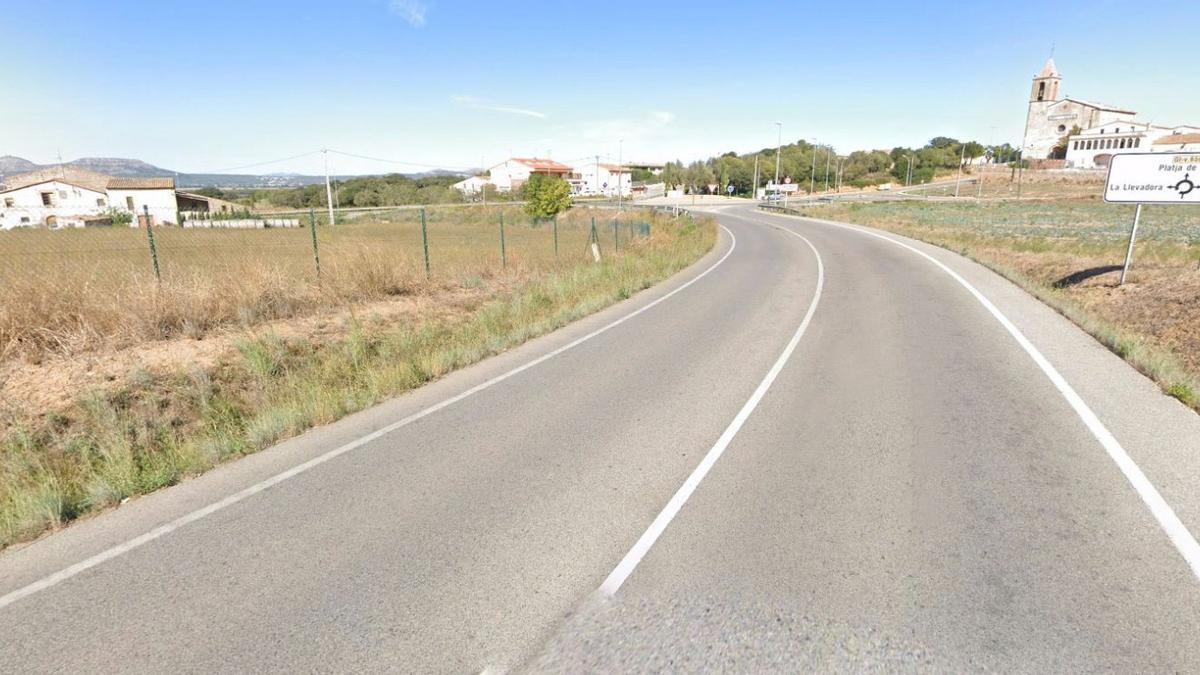 La carretera que enllaça Pals amb els Masos de Pals.