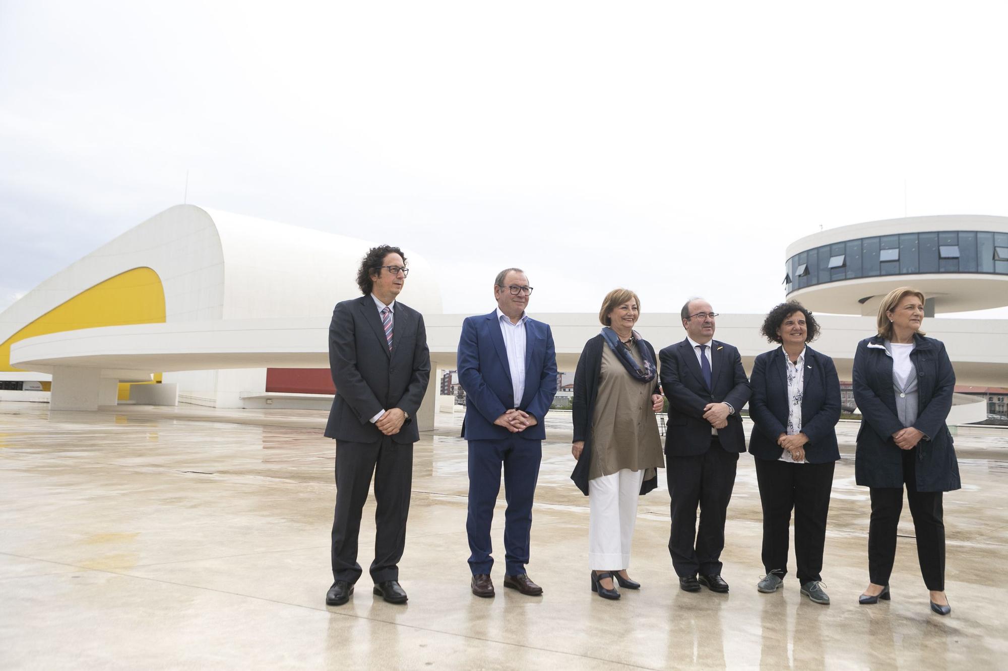 El Ministro de Cultura, Miquel Iceta, visita el Centro Niemeyer