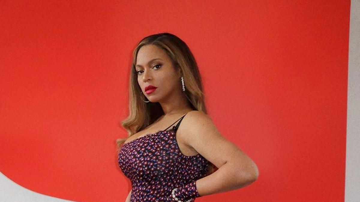 Beyoncé vuelve a Instagram con un vestido lencero que afianza su gusto por la moda con raíces españolas