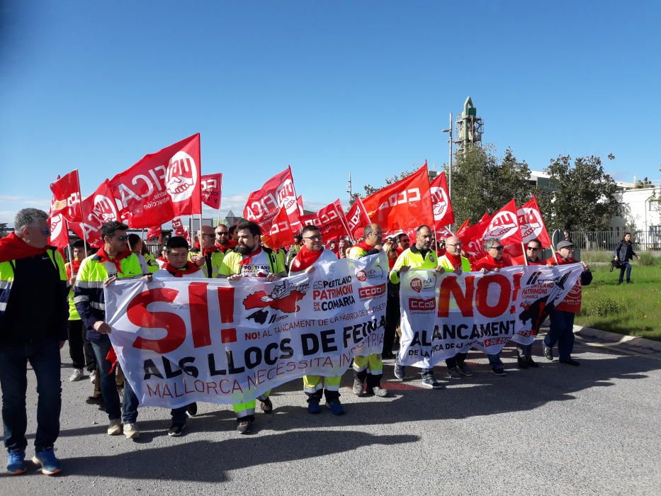 Cerca de 500 personas participan en Lloseta en la marcha contra el cierre de Cemex