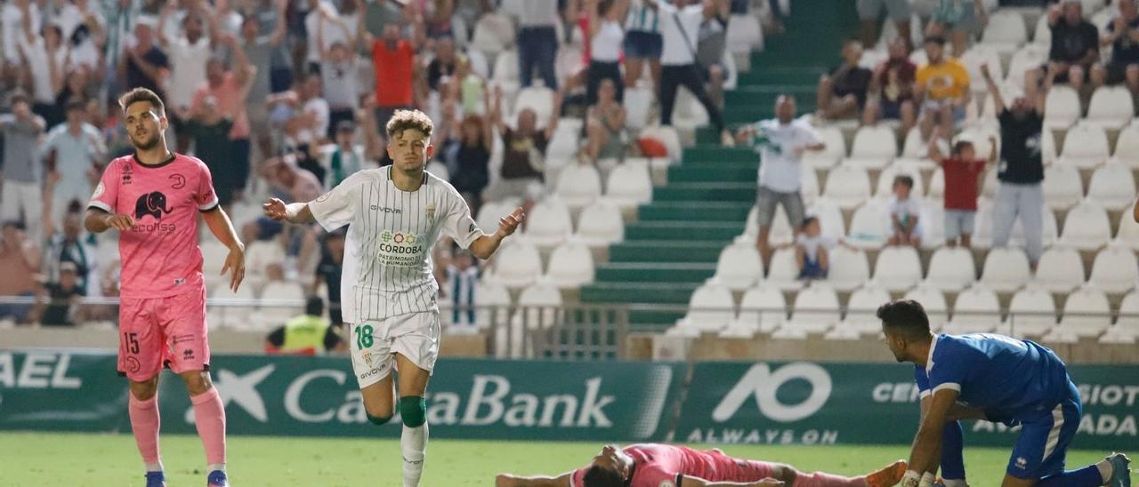 Simo Bouzaidi celebra su gol ante el Unionistas en El Arcángel.