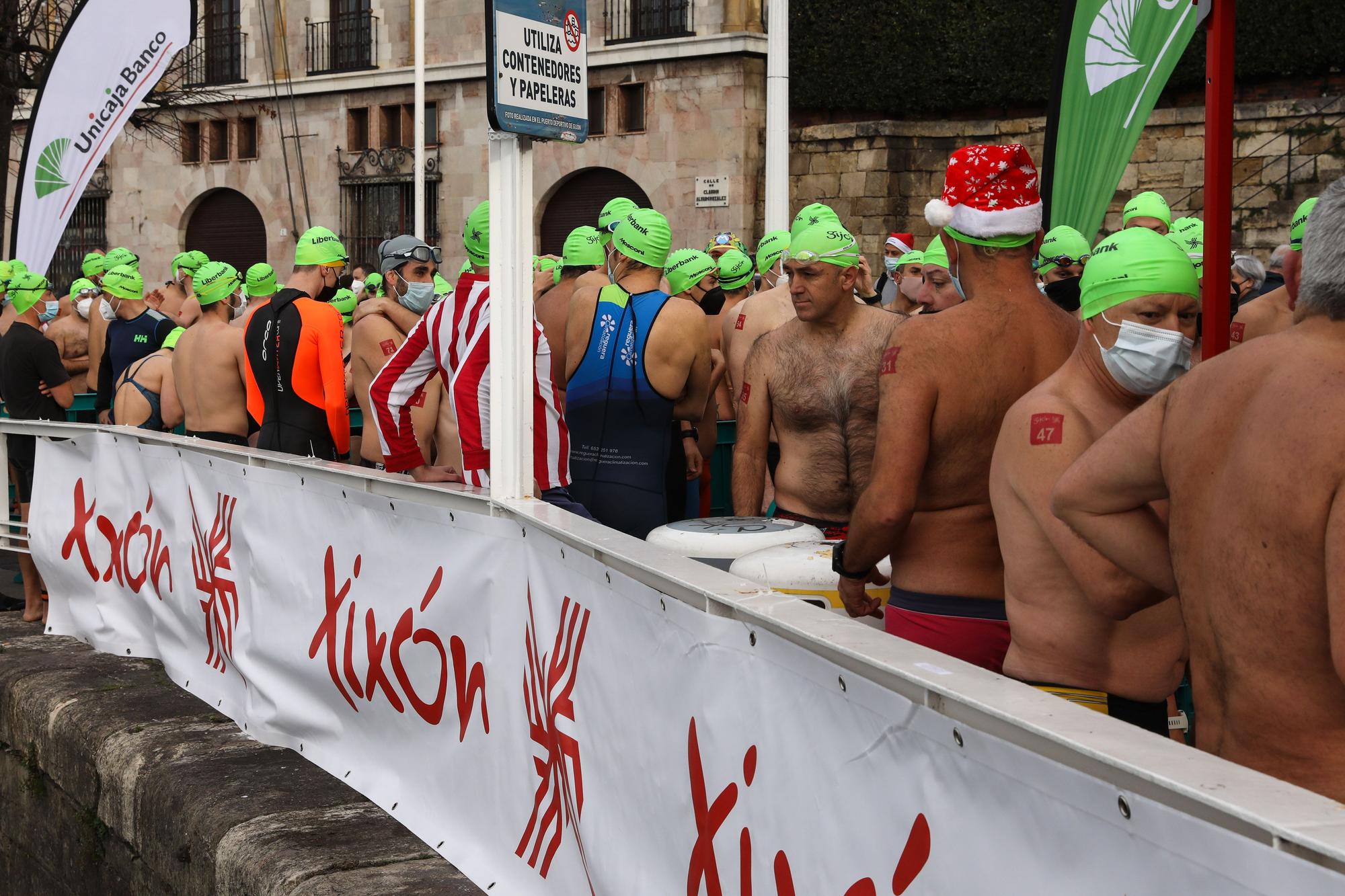 La Travesía de Navidad en Gijón, en imágenes