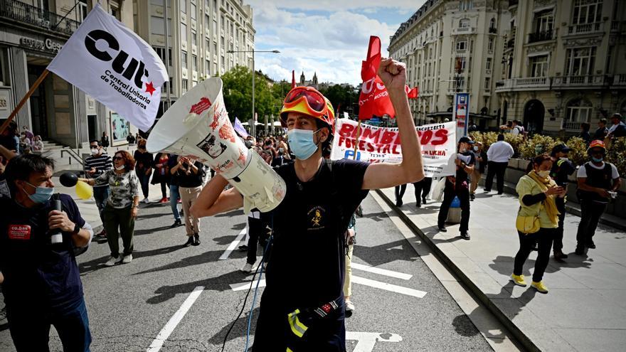 Los interinos salen a las calles para pedir estabilidad laboral