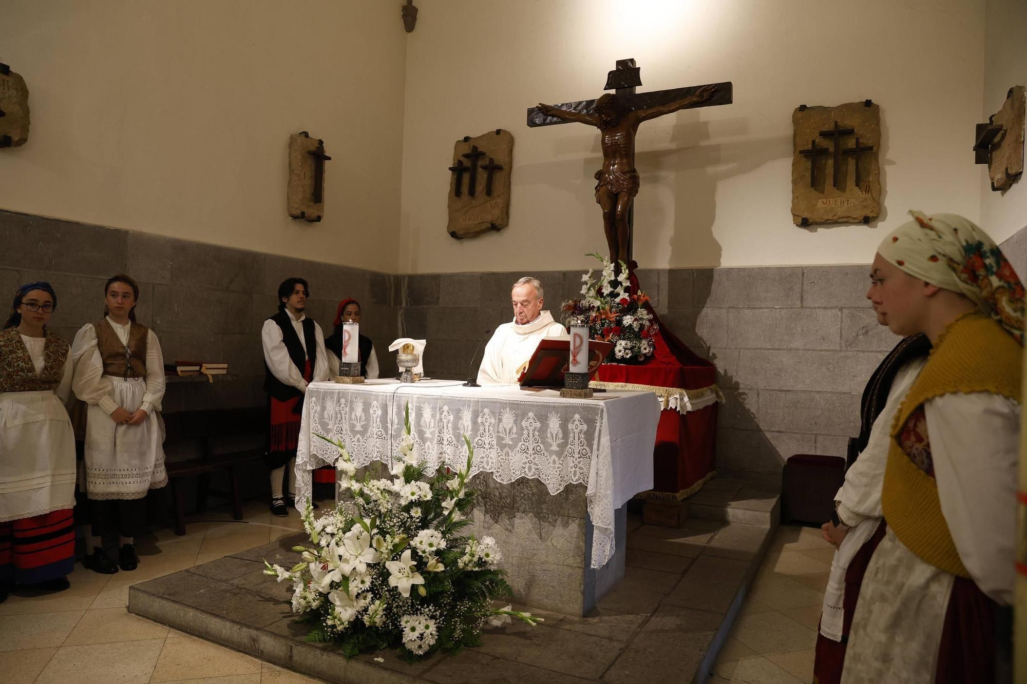 Monteana y Cenero lloran al joven fallecido en un fatal accidente de tráfico (en imágenes)