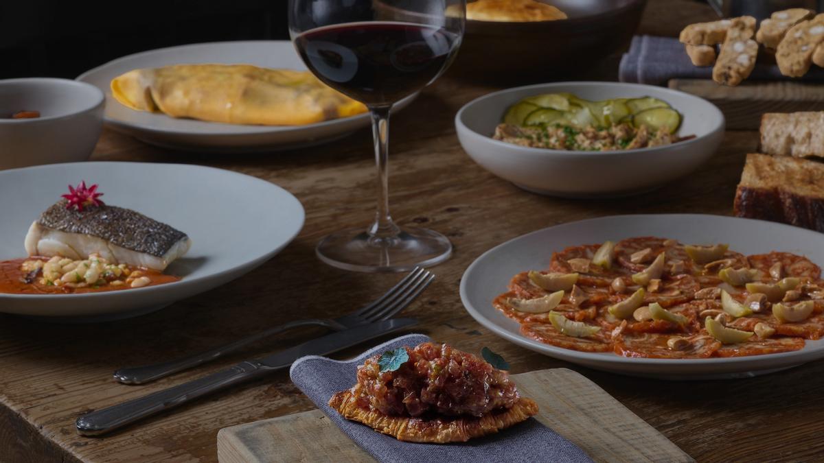 Platos del menú de mediodía inspirado en los 'esmorzars de forquilla' de Fismuler.