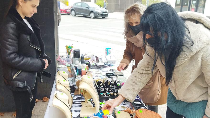 La Protectora de Animales de Montehermoso recauda fondos con un mercadillo solidario