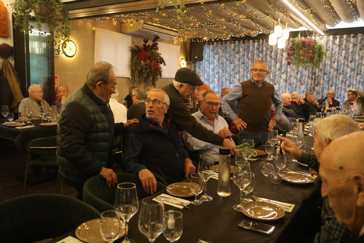 El homenaje de los Amigos del Villalobos de Elche a Juan Perán, en imágenes El homenaje de los Amigos del Villalobos de Elche a Juan Perán, en imágenes