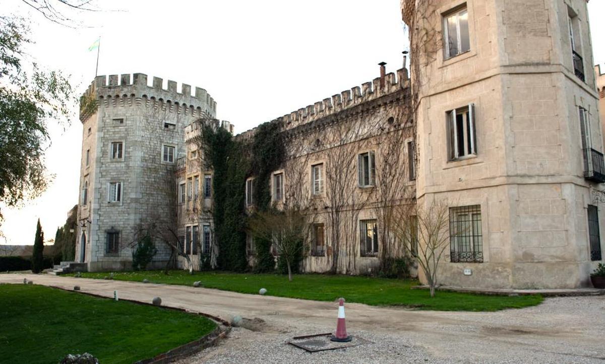 El Rincón, en Aldea del Fresno, se contruyó en el siglo XIV, por lo que lleva relativamente poco en el patrimonio Falcó