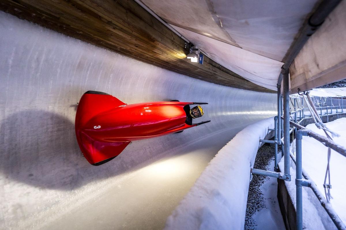 Israel Castro, en pleno descenso durante una prueba de la Copa del Mundo.