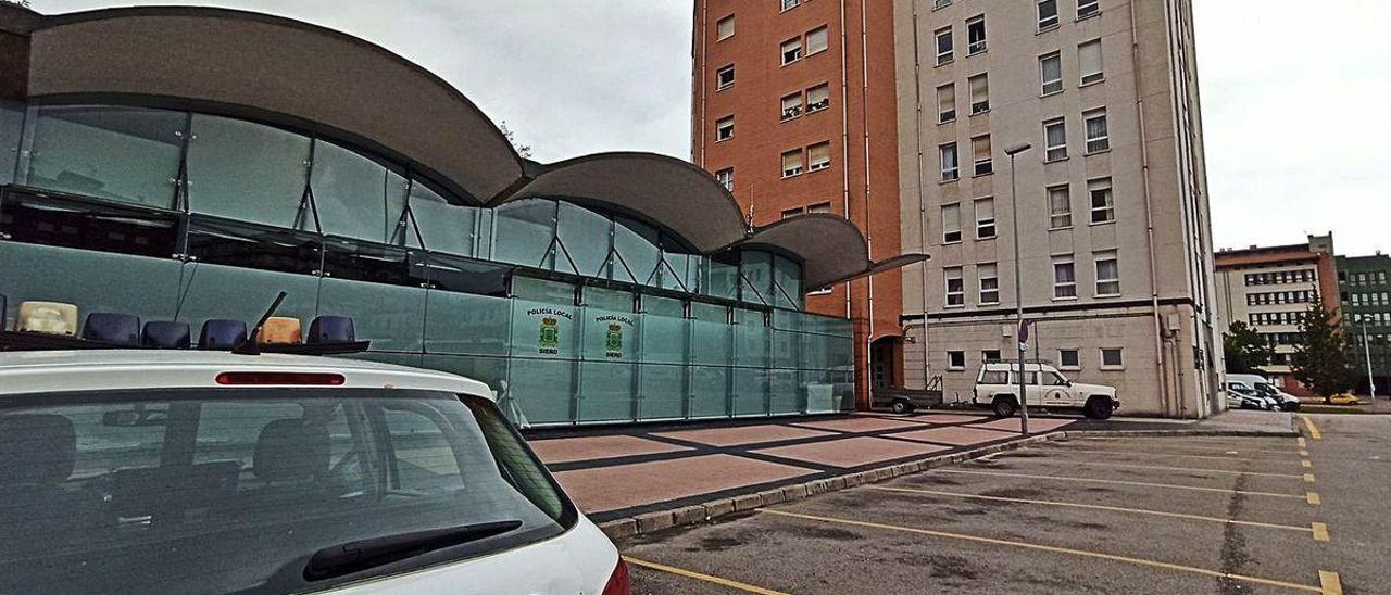 La Comisaría de la Policía Local de Siero, en la plaza Olof Palme de la Pola.