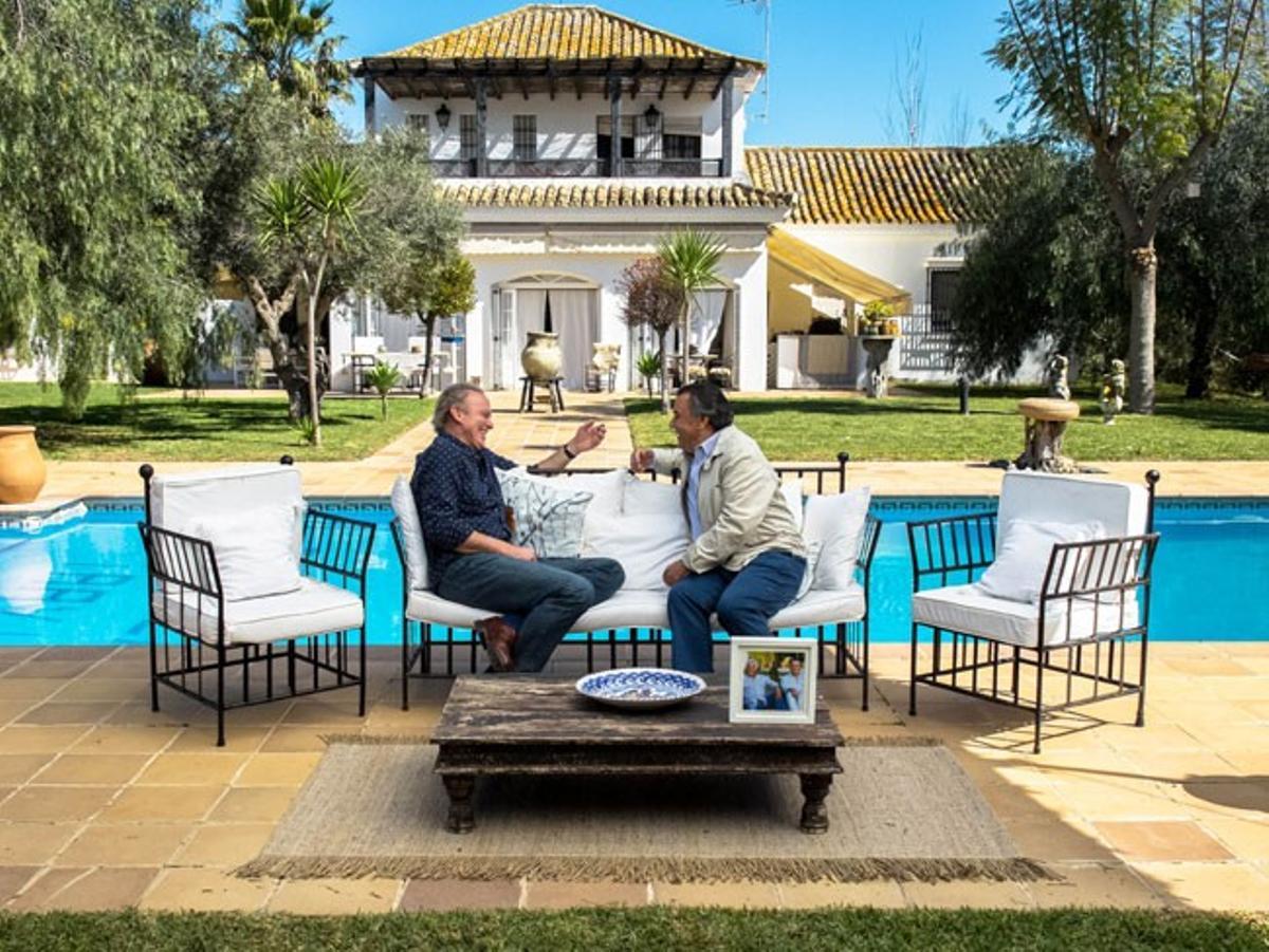 Antonio Romero (Los del Río) hablando con Bertín Osborne en su finca 'Cantaora'
