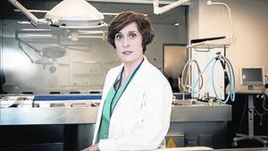 Clara Segura, la actriz protagonista de la serie de TV-3 ’Nit i dia’, donde encarna a una forense que investiga un caso de asesinato.