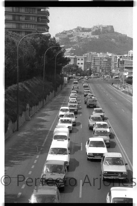 Así era el tráfico en la ciudad de Alicante en los años 60 y 70 en pleno verano