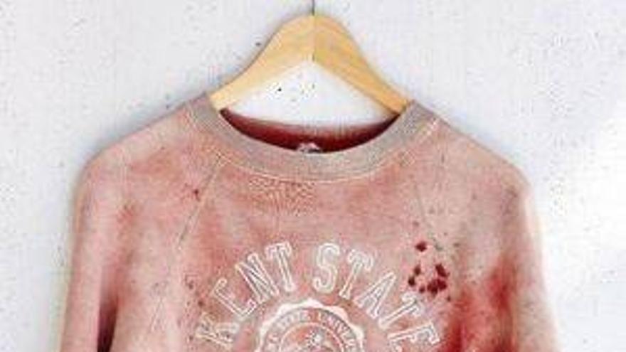 Urban Outfitters retira del mercado una sudadera que recuerda a una masacre