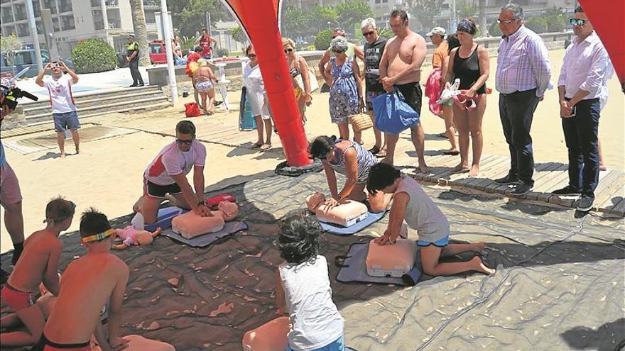 Orpesa previene ahogamientos con cursos en la playa