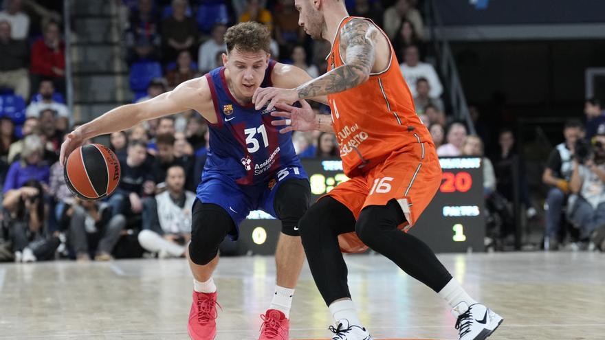 Rokas Jokubaitis, ante Stefan Jovic en una acción del partido.