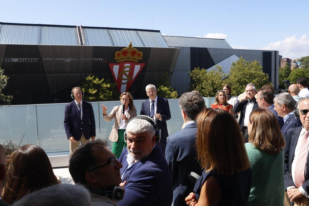 La inauguración institucional del pabellón de Caja Rural de Asturias en la Feria de Muestras, en imágenes