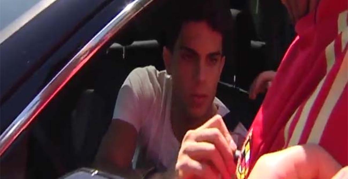 Bartra y Sergi Roberto firmaron autógrafos tras el entrenamiento