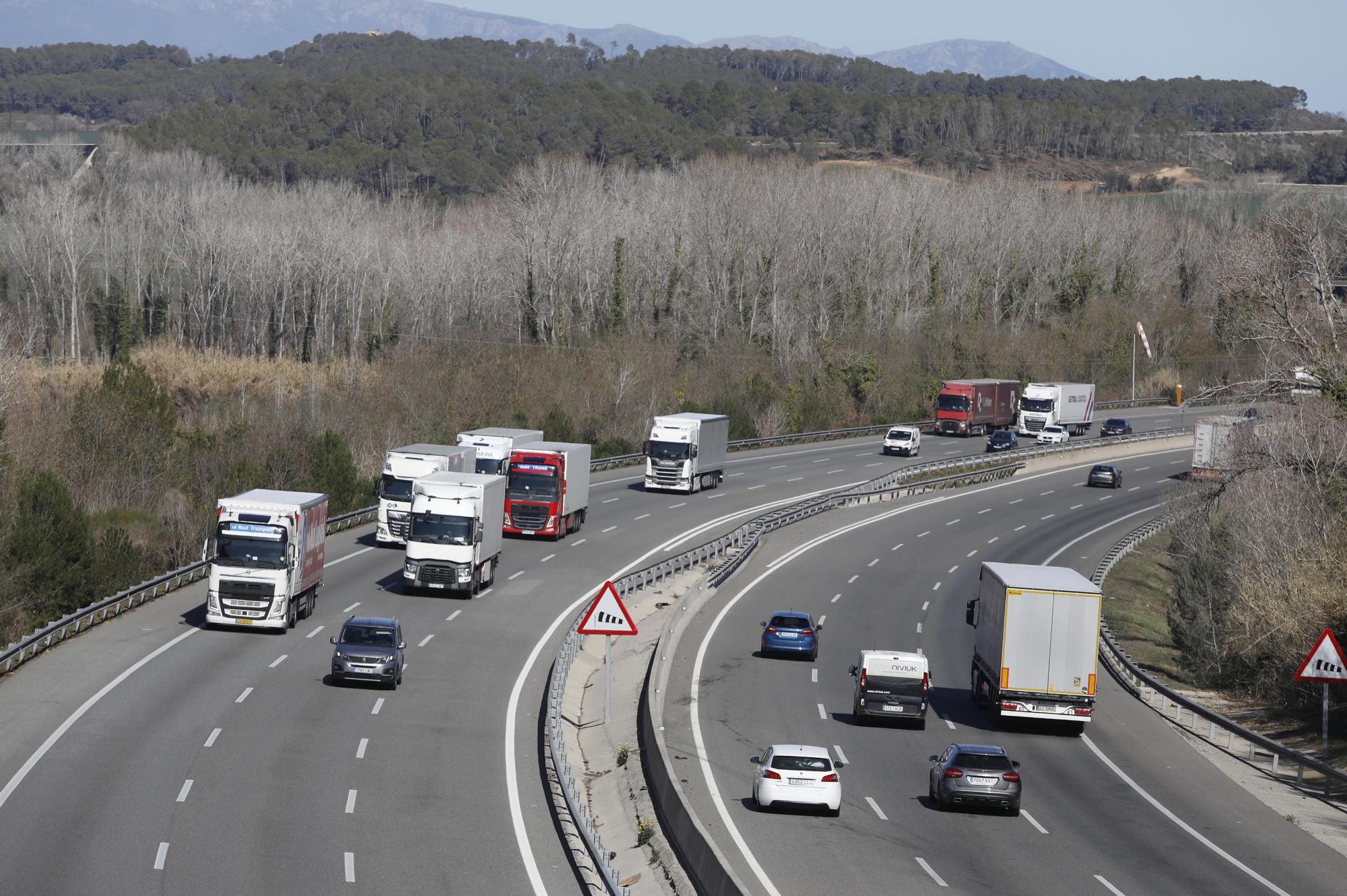 Cues quilomètriques a l'AP-7 a Garrigàs per un nou control policial