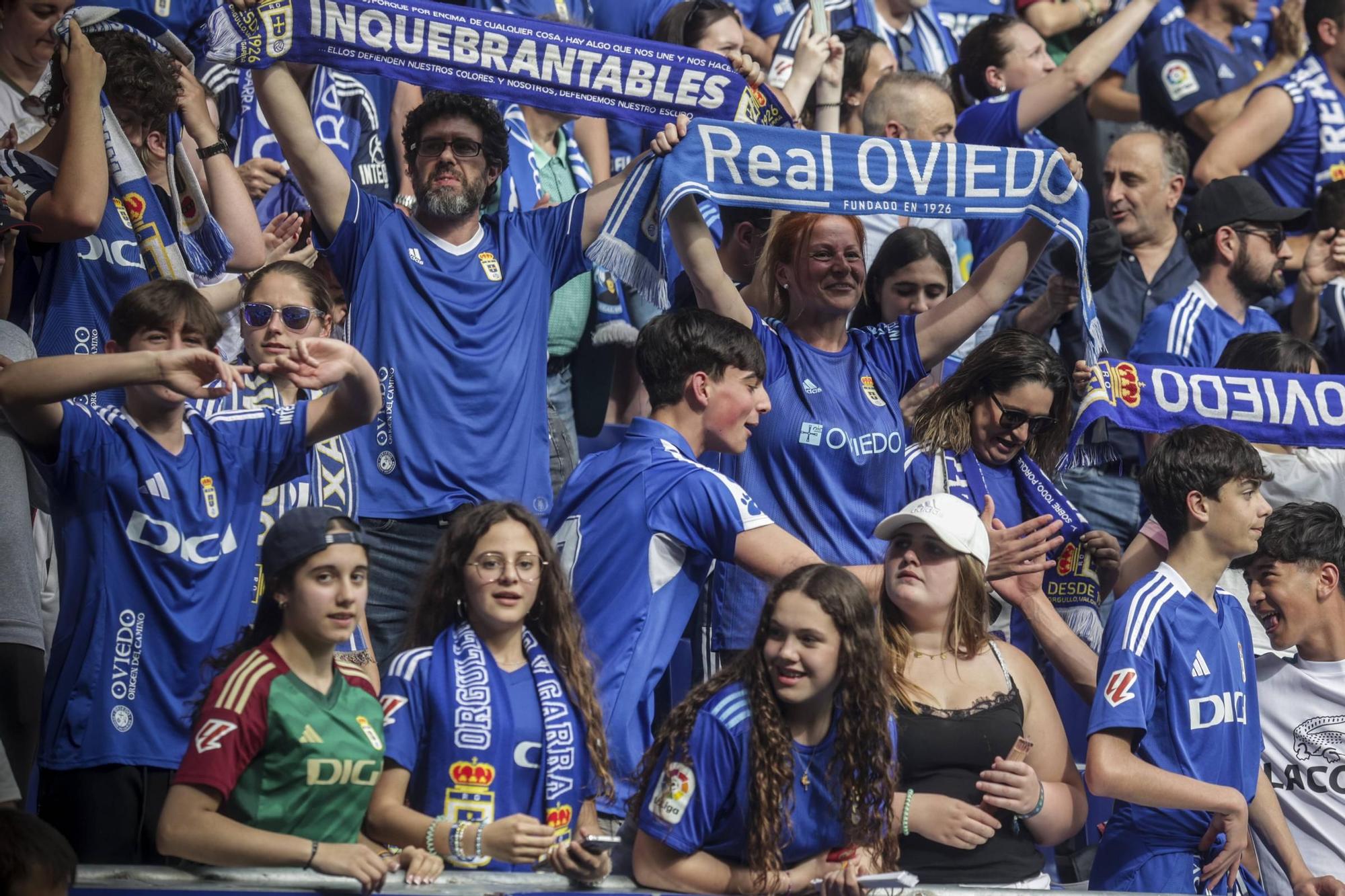 EN IMÁGENES: Ambientazo en la valiosa victoria del Oviedo contra el Zaragoza