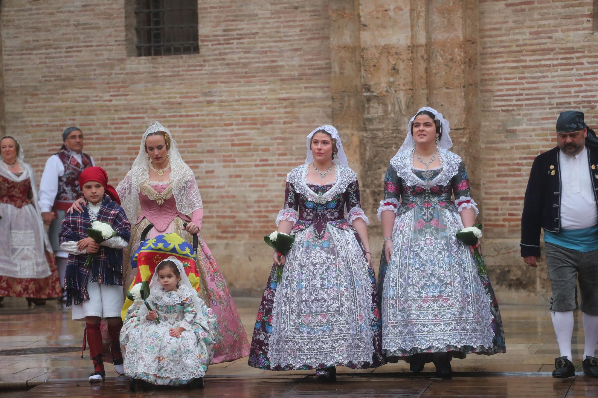 Búscate en el primer día de ofrenda por la calle de la Paz (entre las 17:00 a las 18:00 horas)