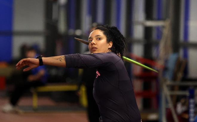 Yulenmis Aguilar se reencuentra con la jabalina en A Coruña