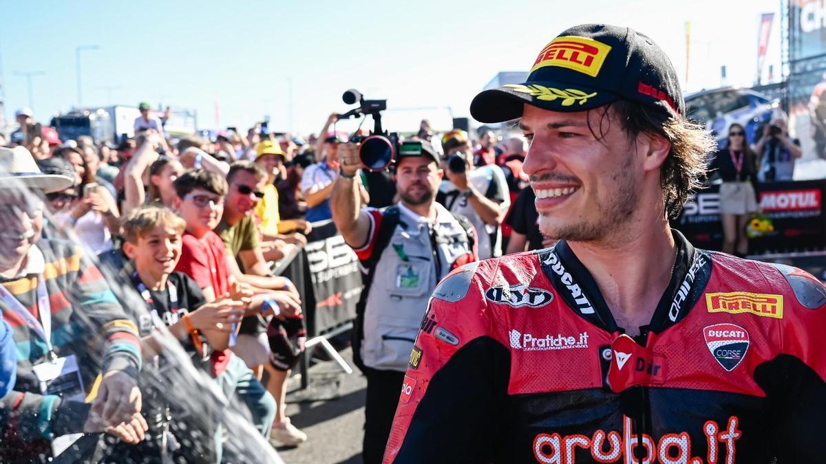El pluriempleo de Nicolò Bulega: de arrasar en Superbikes a probar la MotoGP de Ducati para 2027 en 24 horas