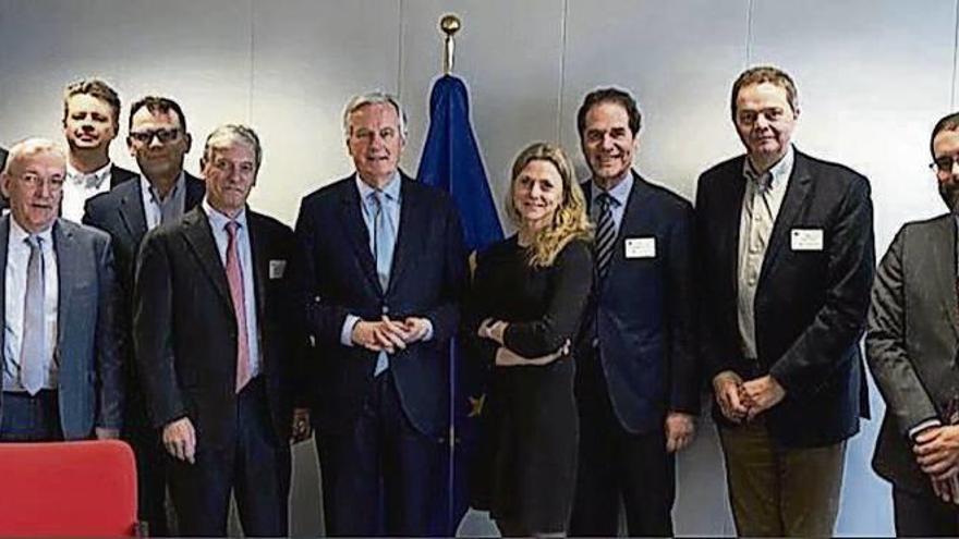Barnier, en el centro, en el encuentro esta semana con la Alianza Pesquera Europea. // EUFA