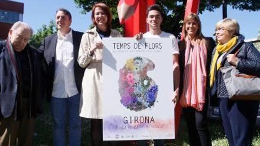 David Marca, Joan Cumeras, Marta Madrenas, Glòria Plana i Montse Galí amb Pep Gelis i el cartell.