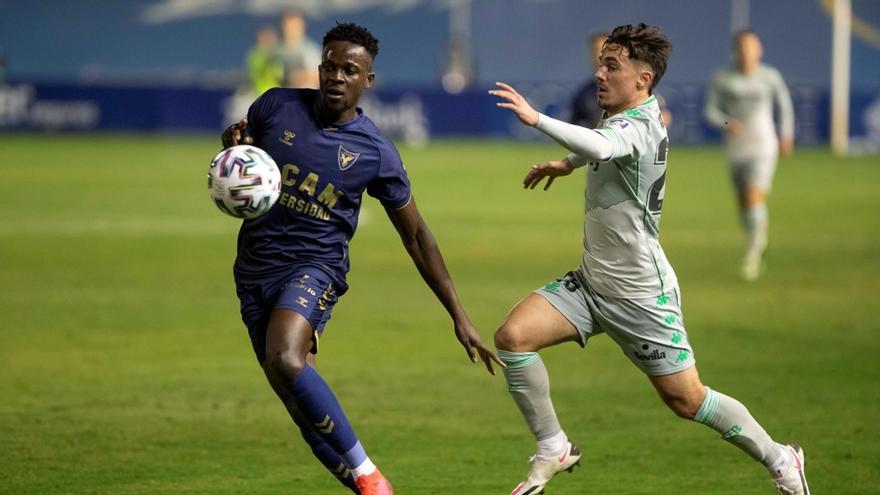 Rodri, mediapunta del Betis, durante el duelo copero ante el UCAM Murcia, en el BeSoccer La Condomina.