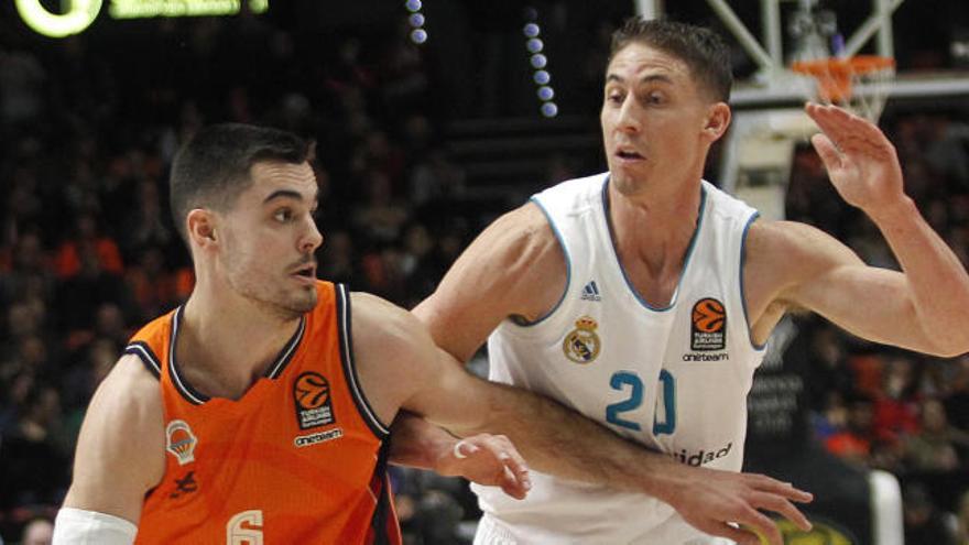 Alberto Abalde, ante el Real Madrid.