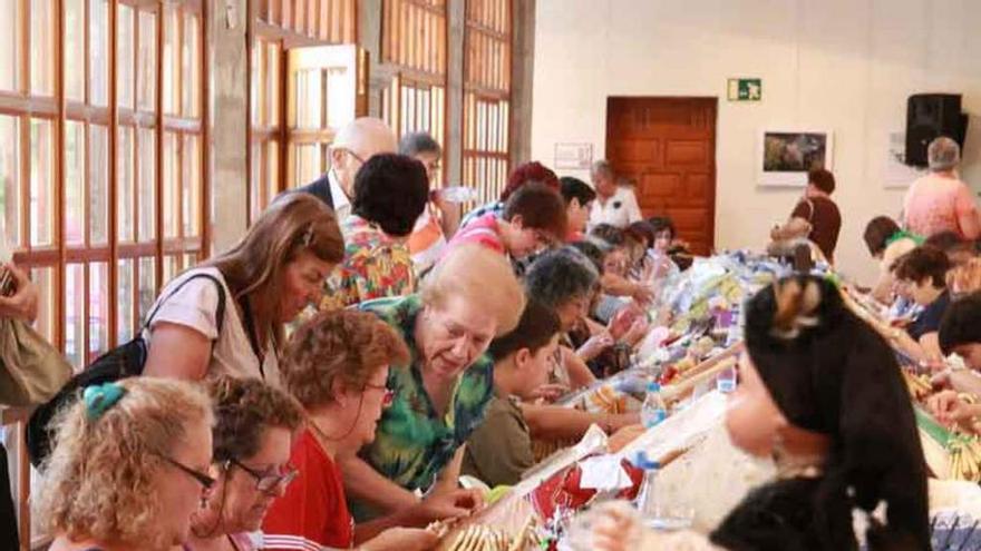 Las participantes del encuentro, en plena actividad en el Colegio Universitario.