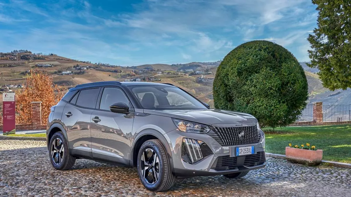 Notable respuesta dinámica y buena aceleración a bajas revoluciones: el Peugeot 2008 estrena un nuevo motor de acceso Turbo 100