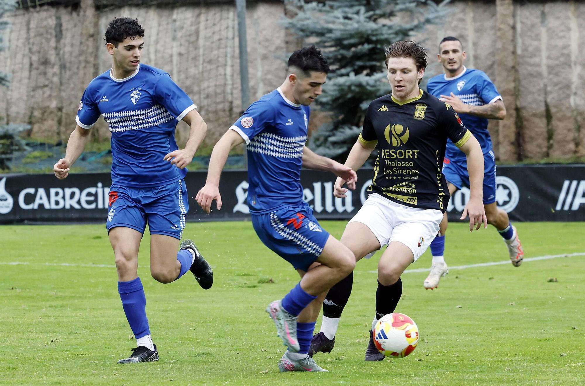 Un momento del partido jugado ayer en Barreiro entre el Gran Peña y el Viveiro