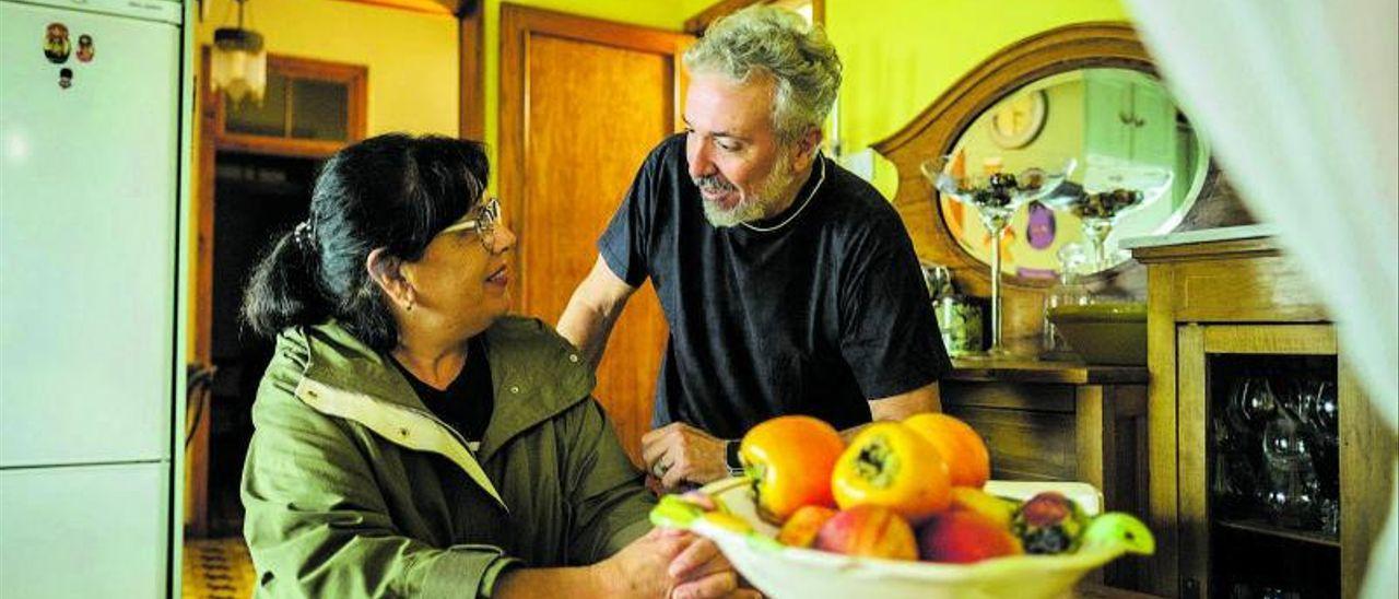 Eve Hernández y Toni Melián, este martes, en su casa en Los Llanos de Aridane.