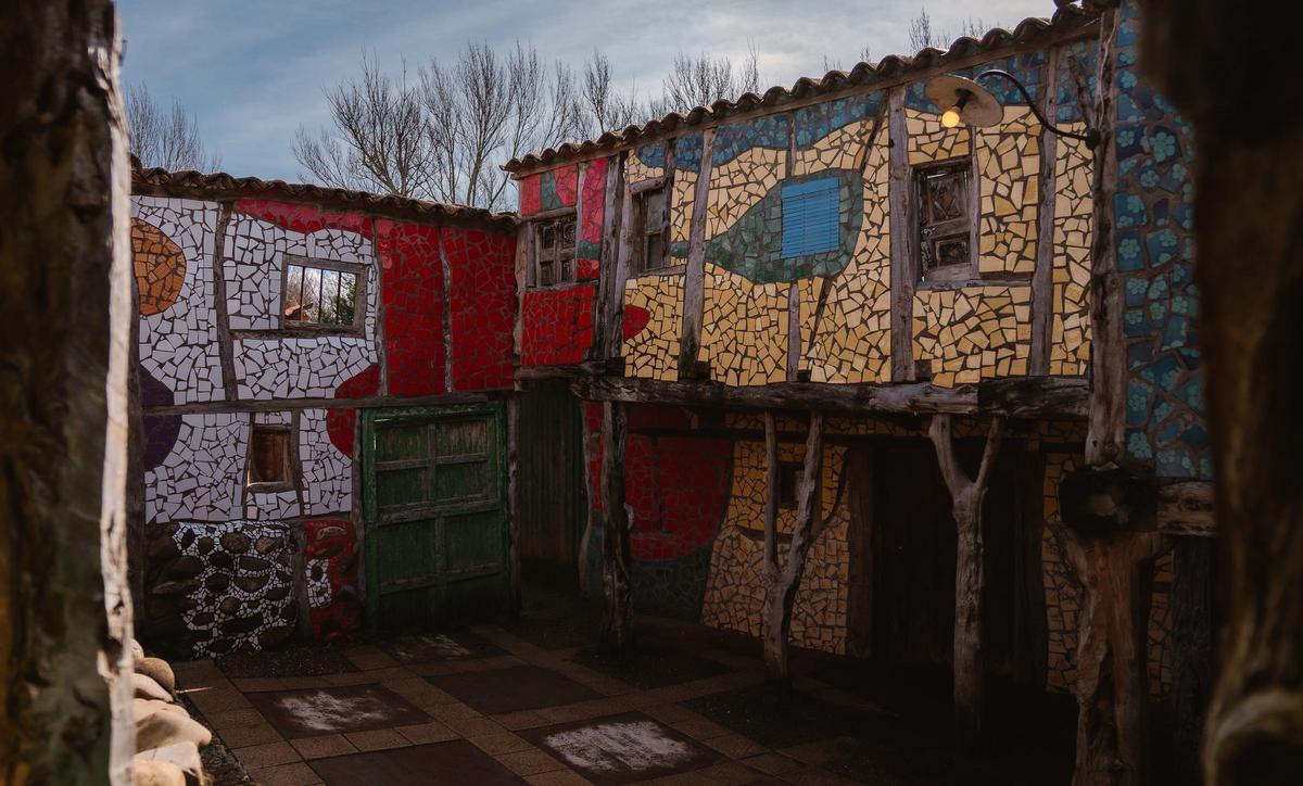 El pueblo que construyó un hombre solo