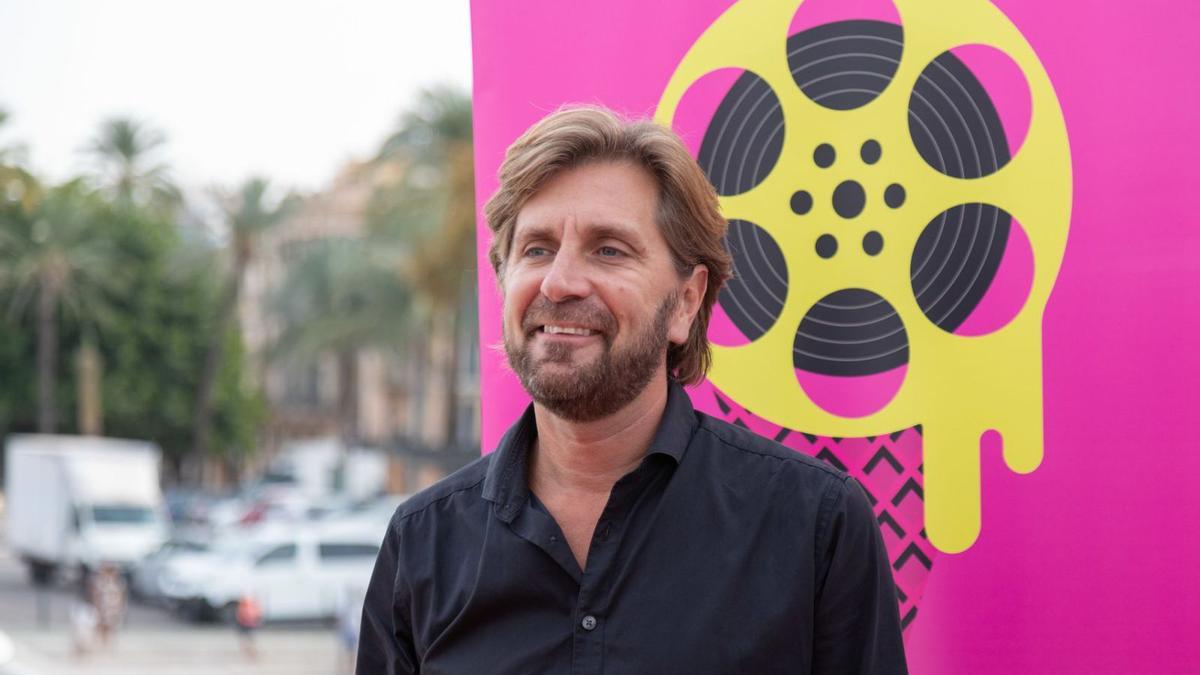 Blendend gelaunt bei der Pressekonferenz auf einer Yacht im Hafen von Palma: der schwedische Regisseur Ruben Östlund. | FOTO: PERE JOAN OLIVER