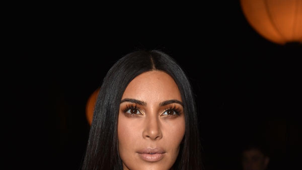 El barato truco de belleza de Kim Kardashian es Bio-Oil