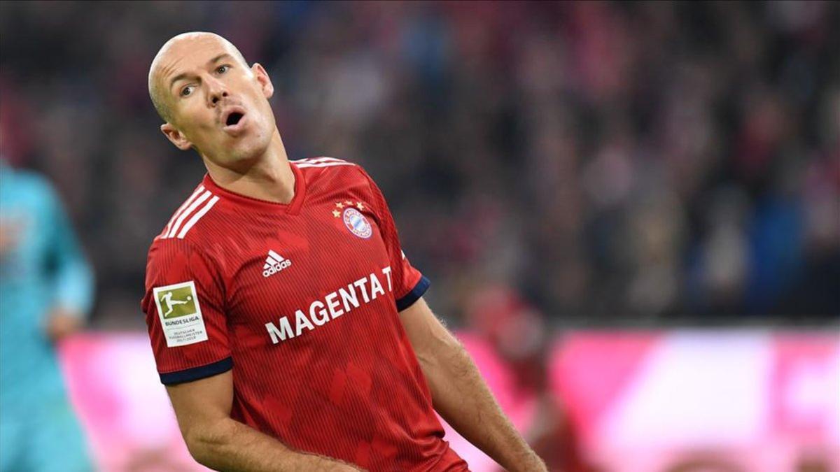 Robben se lamenta de una ocasión fallada